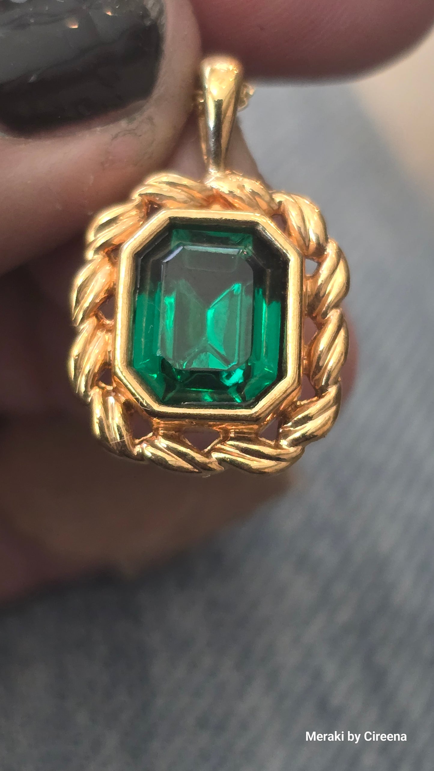 Vintage Avon Signed "ROMAN" Goldtone Green Glass Necklace and Earring Set