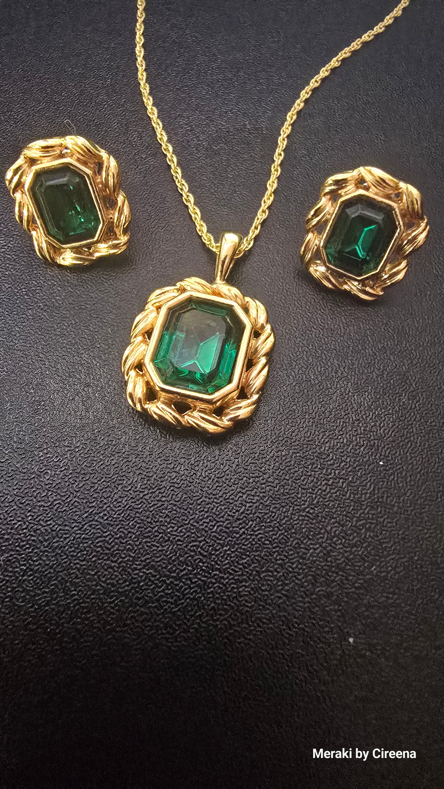 Vintage Avon Signed "ROMAN" Goldtone Green Glass Necklace and Earring Set