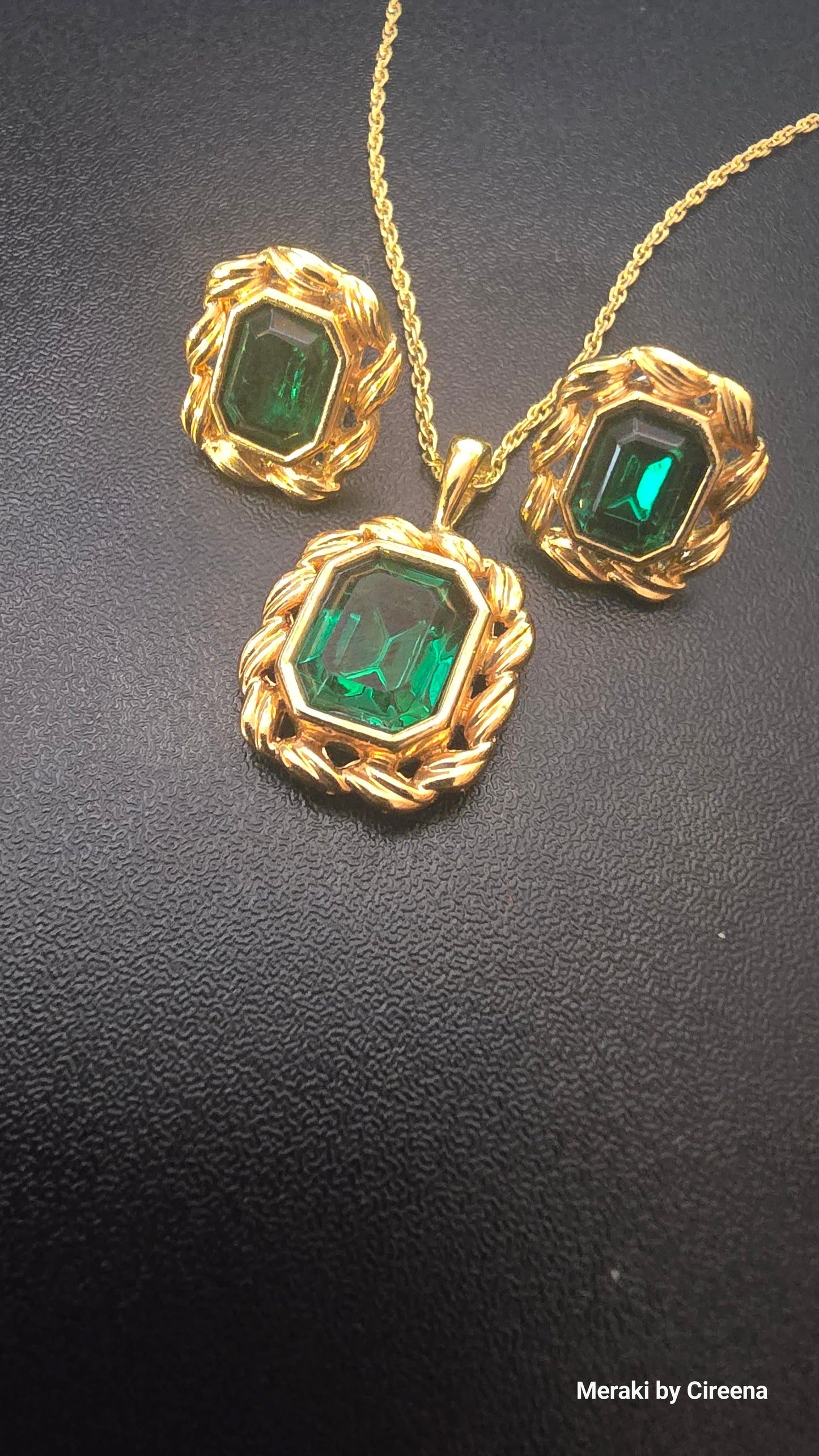 Vintage Avon Signed "ROMAN" Goldtone Green Glass Necklace and Earring Set