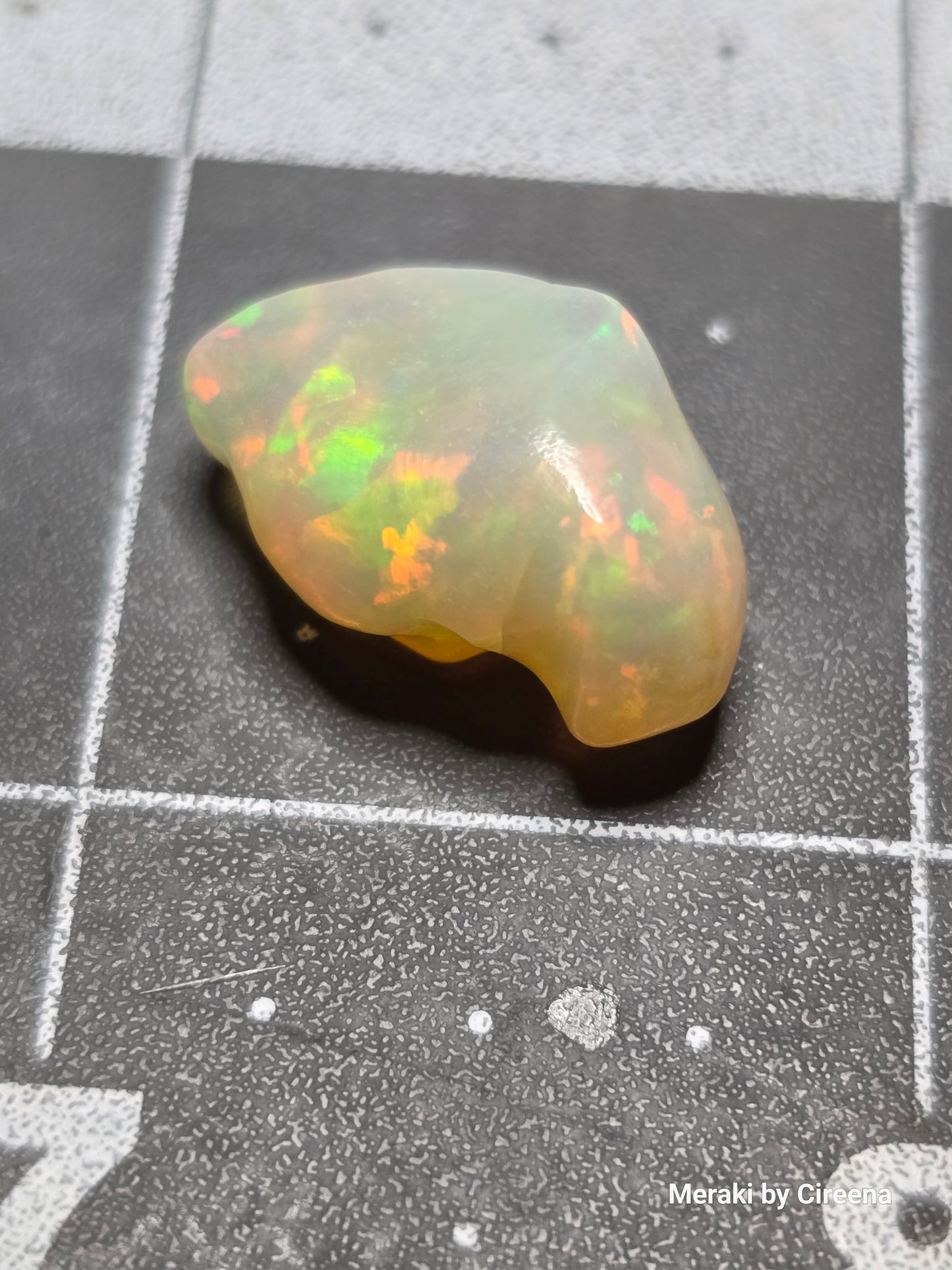Honey Color Welo Opal Freeform Carving with rolling š„ flash- 8 ct