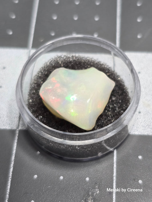 Creamy Welo Opal Freeform Carving - 14 ct